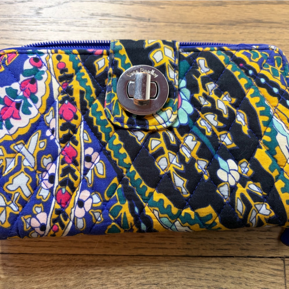 Vera Bradley Quilted Turn Lock Zip Wallet | Blue Floral Print | EUC
